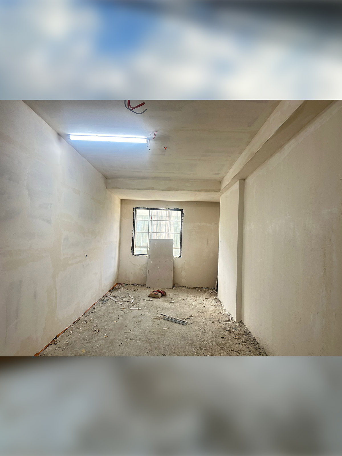 Kuru duvar ile oluşturulan Oda bölmelerimizin arşın tavan kaplama işçiliklerimiz devam etmektedir.